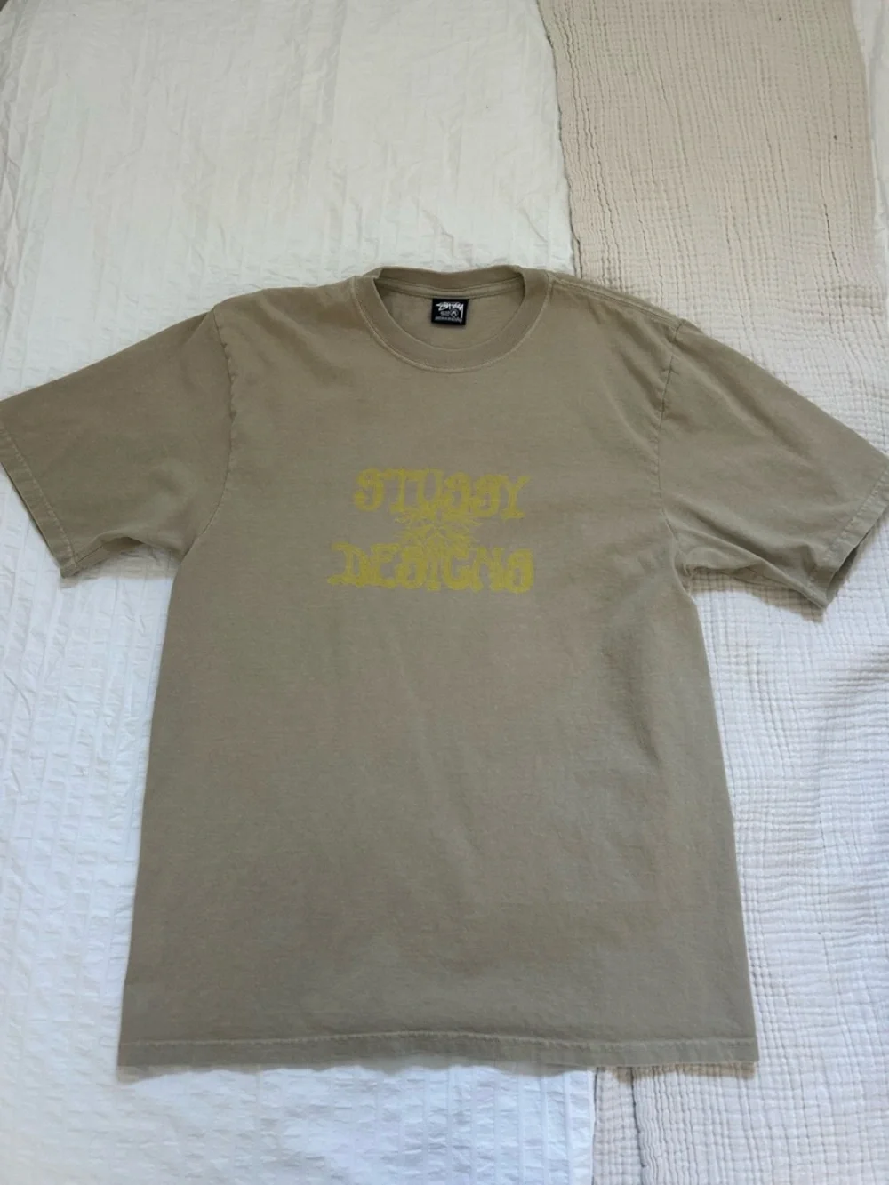 Size Medium Stussy Beige Tee - Picture 1 of 5